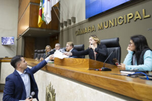 Depoente acusa ex-secretário de Leite como chefe do esquema de propina do DMAE