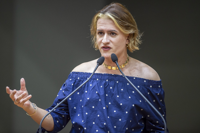 Natasha Ferreira propõe lei para conscientização sobre adultização nas escolas municipais