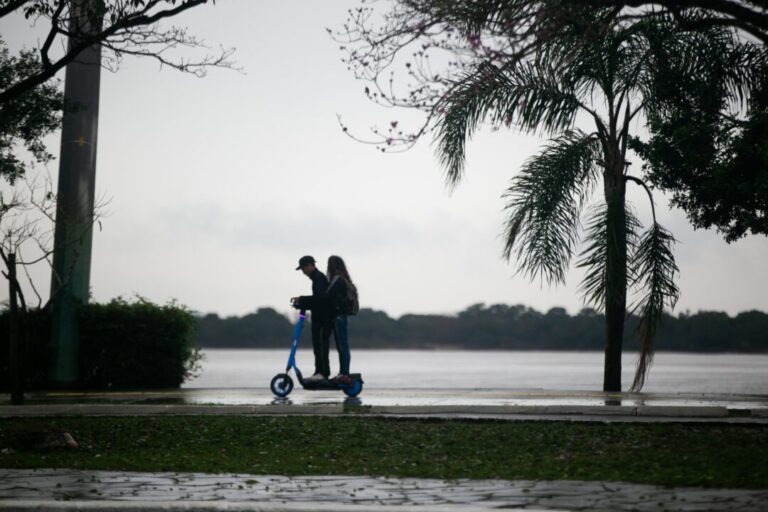 Projeto de lei regulamenta uso de patinetes elétricos em Porto Alegre