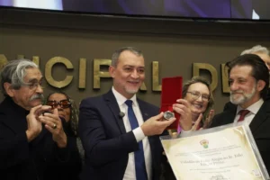 Edegar Pretto recebe título de Cidadão de Porto Alegre na Câmara Municipal